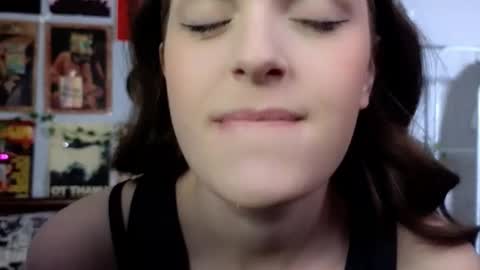 Annie online show from October 28, 6:46 pm