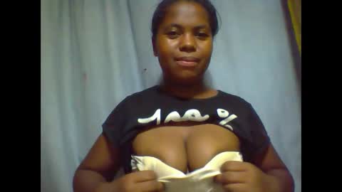 Snapshot of deliah712909 chatting on February 16, 6:10 am deliah712909 online show from February 16, 6:10 am