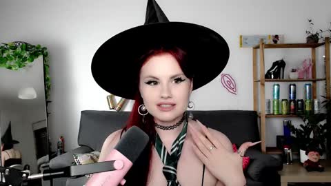 dellacrush_ online show from October 4, 5:06 pm