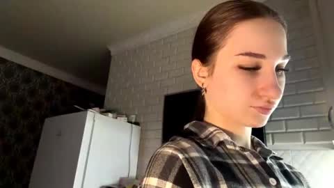 Delphaswindler online show from April 26, 1:42 pm