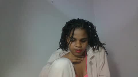 delphine online show from July 18, 6:10 pm