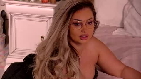 Ela online show from July 8, 11:51 pm