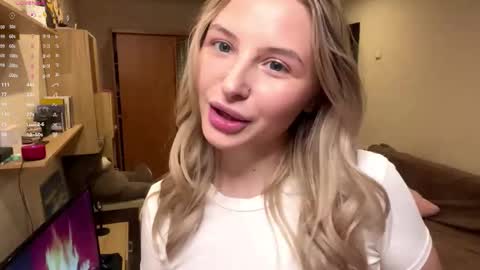 Vi  Victoria online show from November 20, 3:13 pm