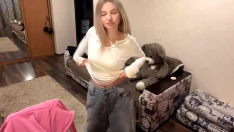 Vi  Victoria online show from October 26, 2:34 pm