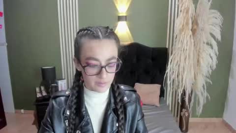 Snapshot of desiring__angel chatting on February 11, 4:12 am Desiring Angel online show from February 11, 4:12 am