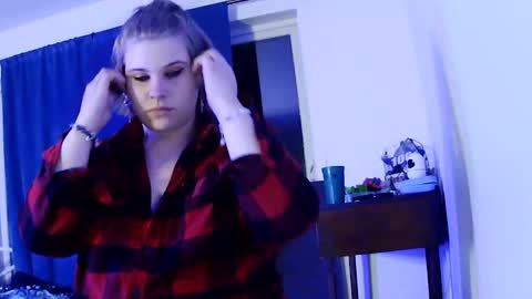 devykitten online show from April 29, 3:10 am