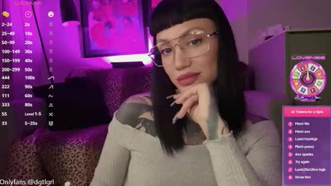 Snapshot of dgtlgrl chatting on October 6, 2:34 pm dgtlgrl online show from October 6, 2:34 pm