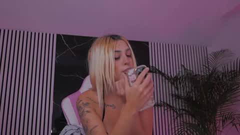 Thea online show from December 1, 5:37 pm