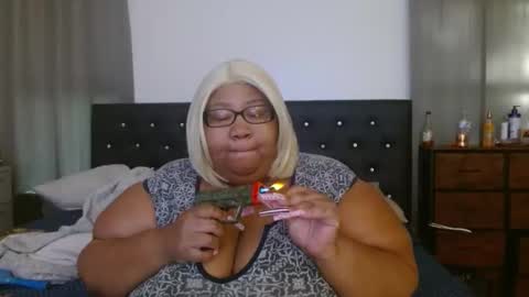 diamondbbwqueen online show from April 26, 9:56 pm