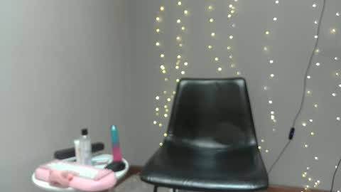 Snapshot of diamondshadows chatting on February 23, 7:12 pm Diamonds online show from February 23, 7:12 pm