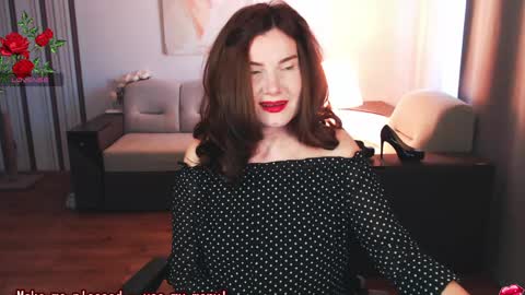 Diana DeLua online show from May 15, 9:45 am