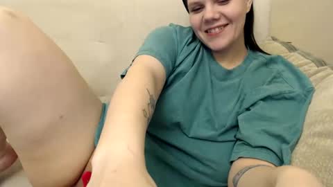 Snapshot of diana_loudd chatting on December 28, 2:43 am diana_loudd online show from December 28, 2:43 am