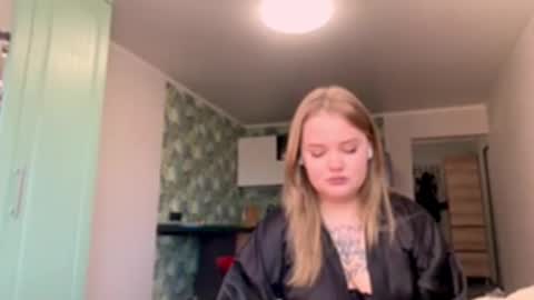 dianarise_ online show from March 22, 7:36 am