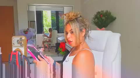 diosadeluniverso_ online show from February 20, 5:25 pm