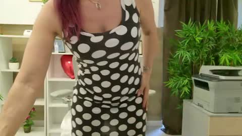 dirty_mature online show from June 14, 12:05 pm