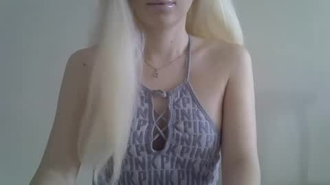 Snapshot of ditamilton chatting on February 4, 10:10 am DitaMilton online show from February 4, 10:10 am