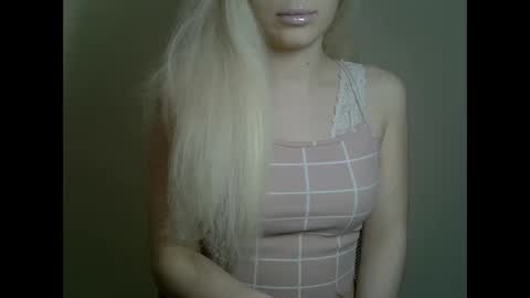 Snapshot of ditamilton chatting on February 27, 8:31 pm DitaMilton online show from February 27, 8:31 pm