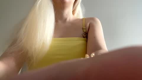 Snapshot of ditamilton chatting on March 10, 2:48 pm DitaMilton online show from March 10, 2:48 pm