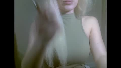 Snapshot of ditamilton chatting on September 20, 8:29 pm DitaMilton online show from September 20, 8:29 pm