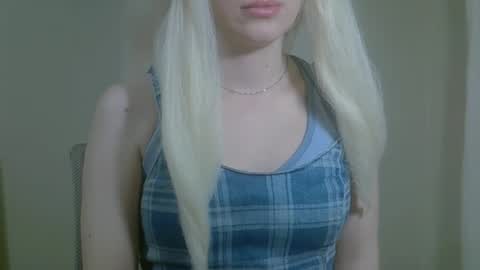 Snapshot of ditamilton chatting on September 11, 8:53 pm DitaMilton online show from September 11, 8:53 pm