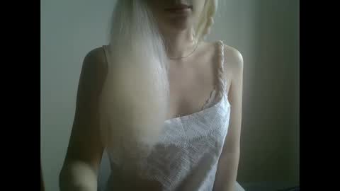 Snapshot of ditamilton chatting on September 17, 11:08 am DitaMilton online show from September 17, 11:08 am