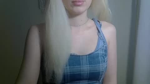 Snapshot of ditamilton chatting on October 12, 1:35 pm DitaMilton online show from October 12, 1:35 pm