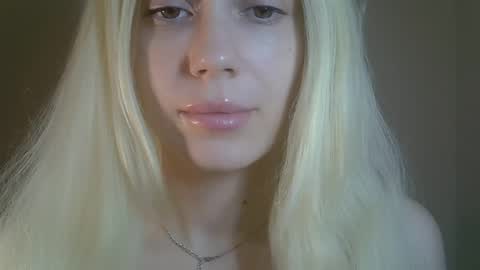 DitaMilton online show from May 5, 8:45 pm