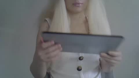 Snapshot of ditamilton chatting on March 8, 6:52 am DitaMilton online show from March 8, 6:52 am