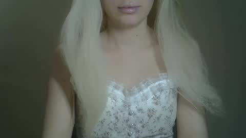 Snapshot of ditamilton chatting on March 3, 3:59 pm DitaMilton online show from March 3, 3:59 pm