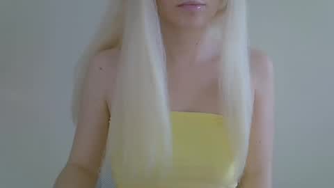 Snapshot of ditamilton chatting on February 25, 1:21 pm DitaMilton online show from February 25, 1:21 pm