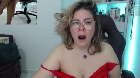 Snapshot of diva_milf chatting on February 23, 12:30 pm Diva online show from February 23, 12:30 pm