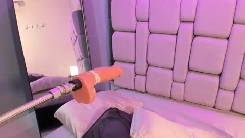 divine_sin online show from November 16, 8:31 pm