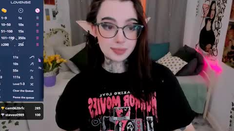 Snapshot of dixipixi_ chatting on February 21, 5:46 am dixipixi_ online show from February 21, 5:46 am