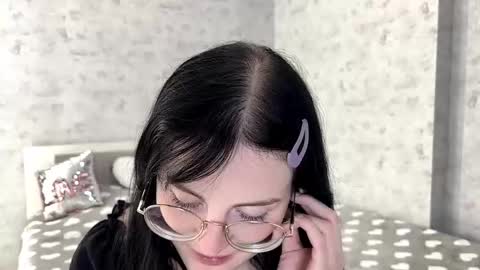 Snapshot of dodiebabikian chatting on October 14, 3:20 am Annie PVT IS OPEN online show from October 14, 3:20 am