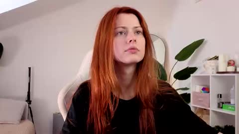 Snapshot of doll_lesli chatting on September 18, 7:18 am Your doll Lesli online show from September 18, 7:18 am
