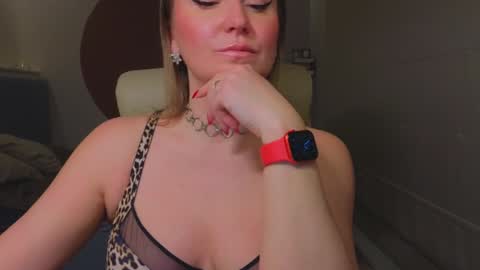 Snapshot of dom_mummy chatting on January 17, 4:26 pm DOM MUMMY online show from January 17, 4:26 pm