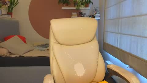 DOM MUMMY online show from July 3, 5:46 am