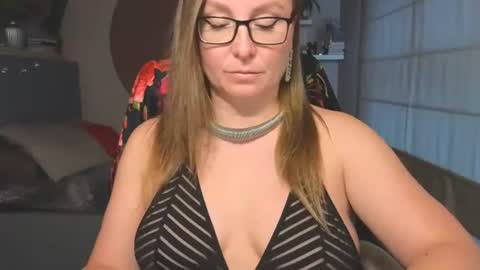 DOM MUMMY online show from August 3, 1:50 pm