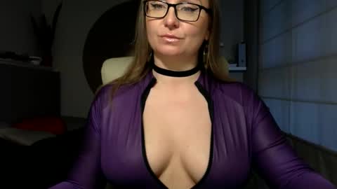 Snapshot of dom_mummy chatting on September 29, 5:45 am DOM MUMMY online show from September 29, 5:45 am