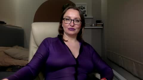 Snapshot of dom_mummy chatting on February 18, 4:27 pm DOM MUMMY online show from February 18, 4:27 pm