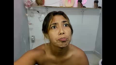 dona_tella online show from June 3, 2:33 pm