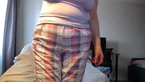 Tatiana 43 curvy sexy body and Joanna redhead 39 years online show from May 1, 11:02 am