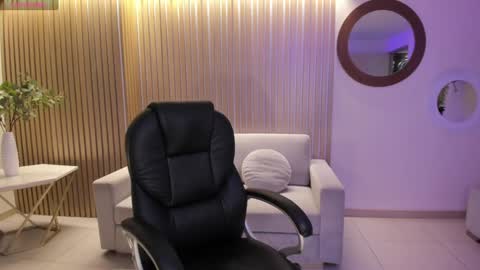  Donna Stonne  online show from January 5, 5:51 pm