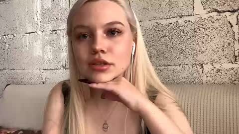 Snapshot of donnettakeblish chatting on October 16, 8:17 am Stella online show from October 16, 8:17 am