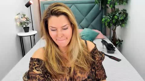 Snapshot of doriana_gray chatting on September 14, 4:16 pm doriana_gray online show from September 14, 4:16 pm