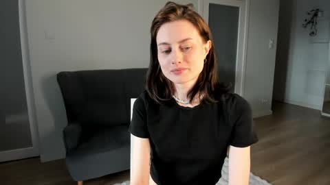 dormineaa online show from April 26, 5:27 am