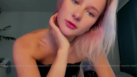 Snapshot of doublecuties chatting on March 3, 9:49 am Lana Eva dont forget to give us a thumb up online show from March 3, 9:49 am