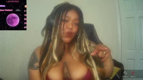 DeeDee online show from July 1, 1:54 pm