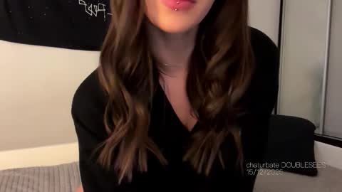 MOLLYYYY dont forget to give me a thumb up online show from December 15, 6:18 am