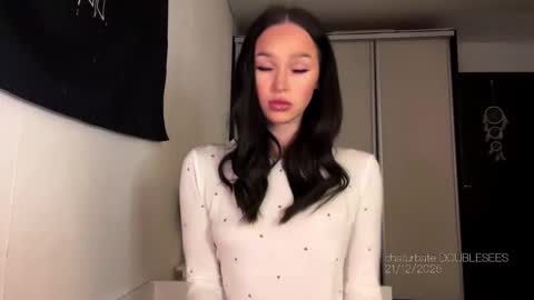 MOLLYYYY dont forget to give me a thumb up online show from December 21, 1:26 pm